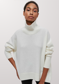 OVERSIZED TURTLE NECK SWEATER