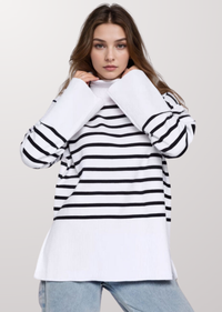 STRIPED TURTLE NECK PULLOVER