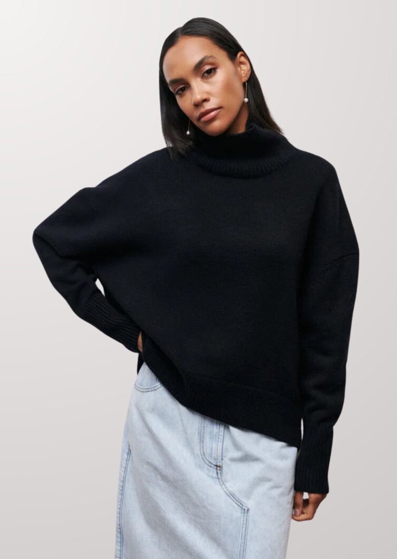 OVERSIZED TURTLE NECK SWEATER