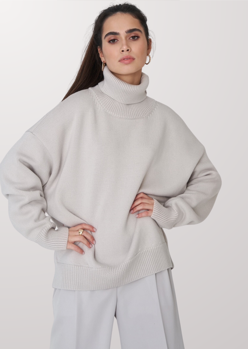 OVERSIZED TURTLE NECK SWEATER